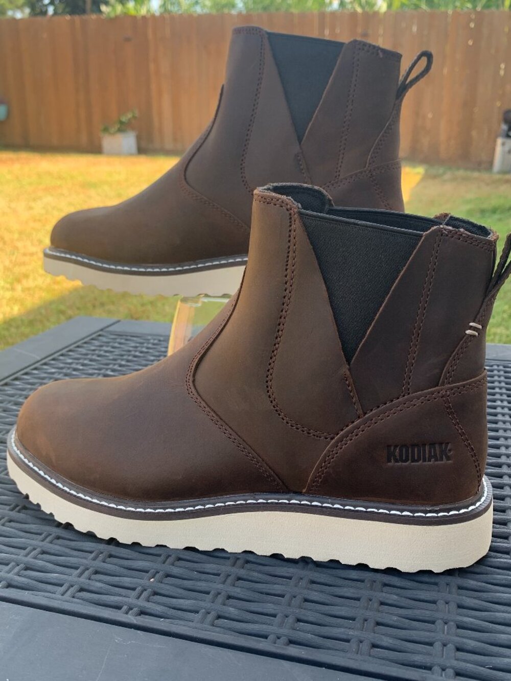 Kodiak - Women's 6 Inch Whitton Chelsea Soft Toe Boots (KD0A4THMDBX)